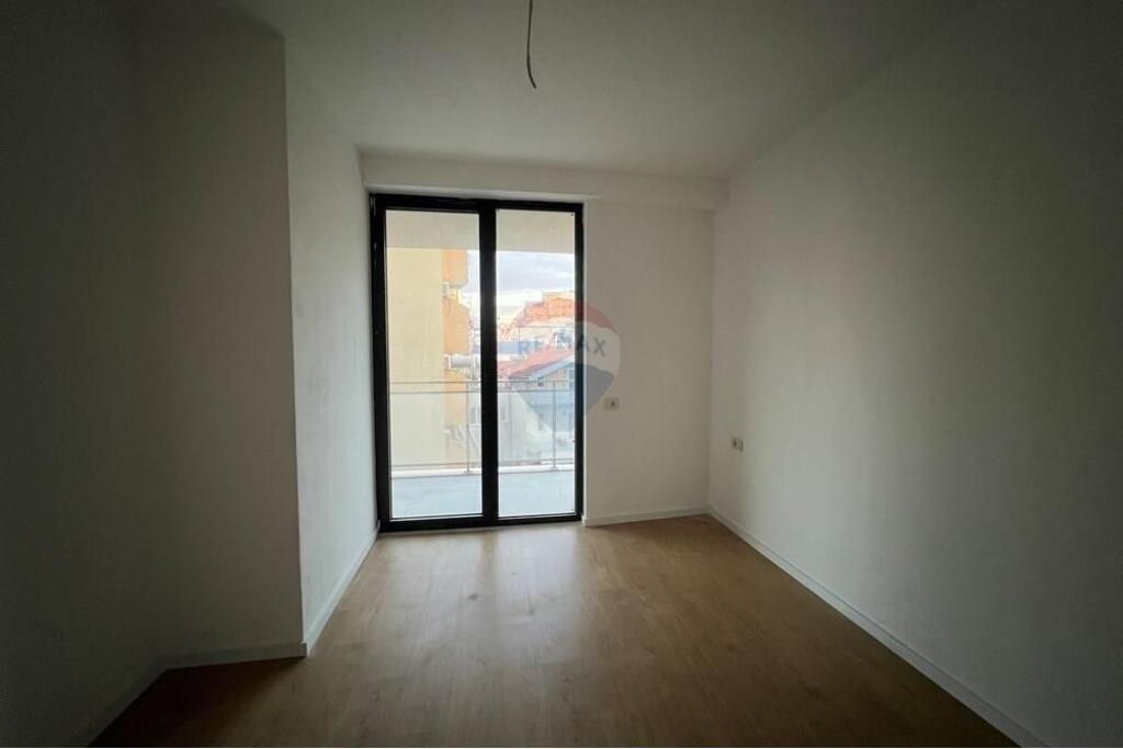 Apartament 1+1 Ne Shitje Te Mine Peza!