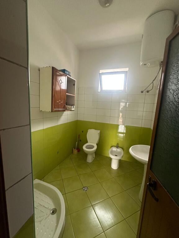 Vendesi in vendita a due piani a Babrru