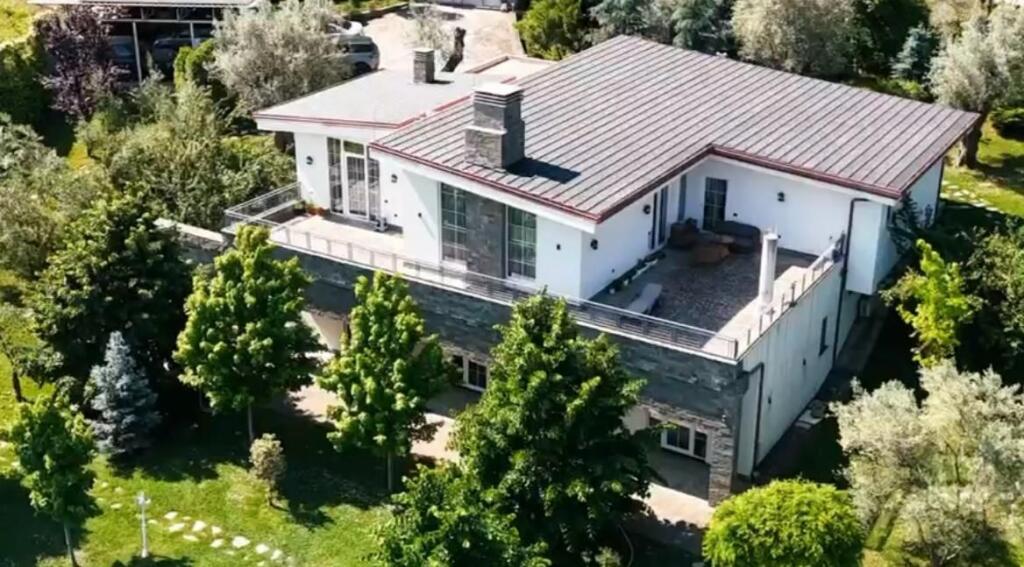 Villa Individuale in vendita nella periferia di Tirana, Dobresh