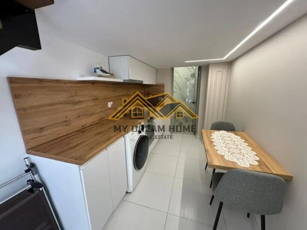 SHITET STUDIO LOFT STACIONI I PARE NE PLAZH VETEM 15M NGA DETI