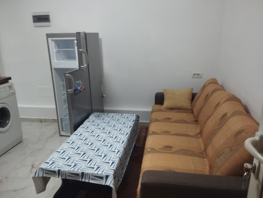 Qera, Garsoniere,Laprak, 320 euro/muaj.