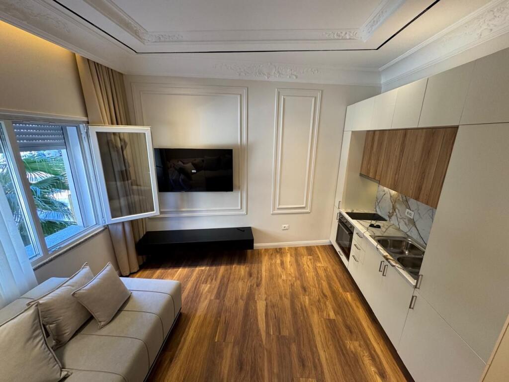 Jepet me qira apartament luksoz 2+1 në qendër të Durrësit