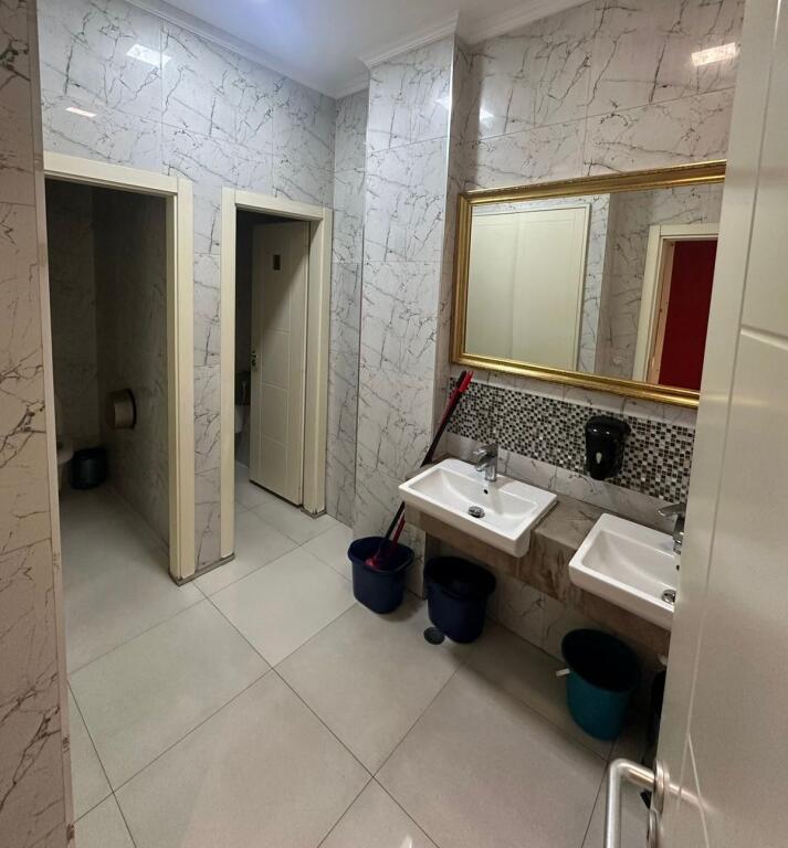 Locale commerciale in affitto – Yzberisht, Via “3 Martiri”