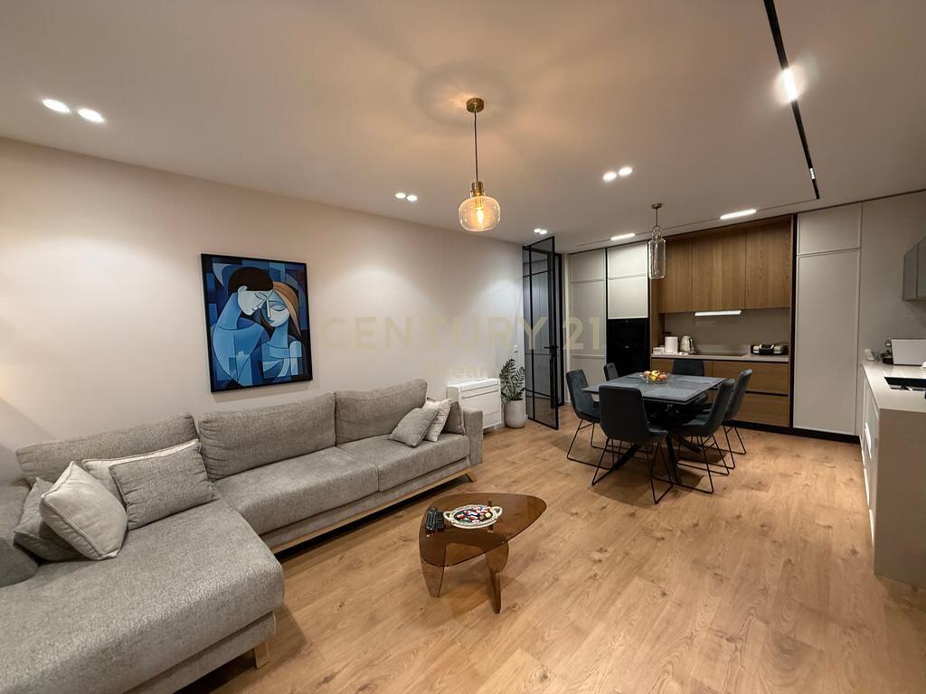 In Vendita – Appartamento 2+1+2 + 2 Posti Auto