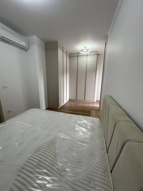 2+1, luxury furnished, near the red school, 1050 euros with parking