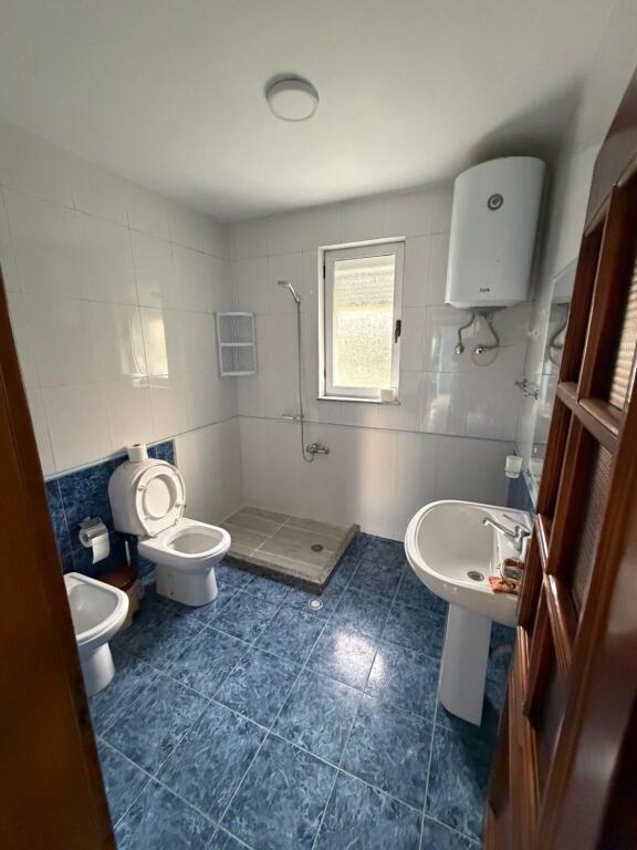 Kati 1 i viles me qera