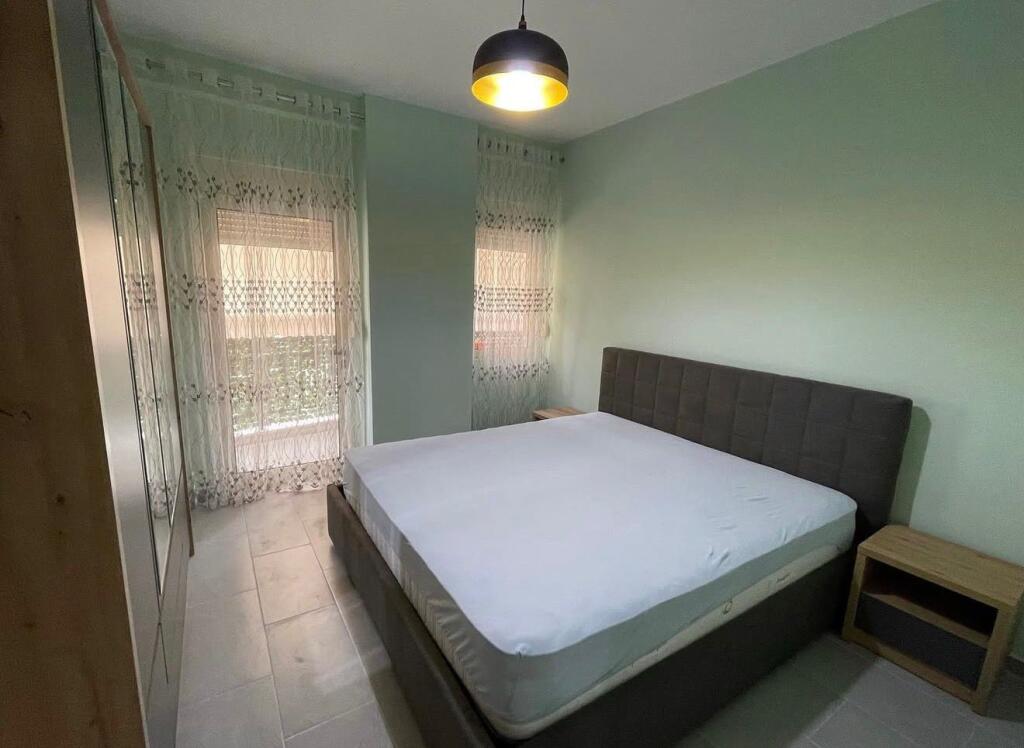 Jepet apartament 2+1+2+post parkimi ne Yzberisht!