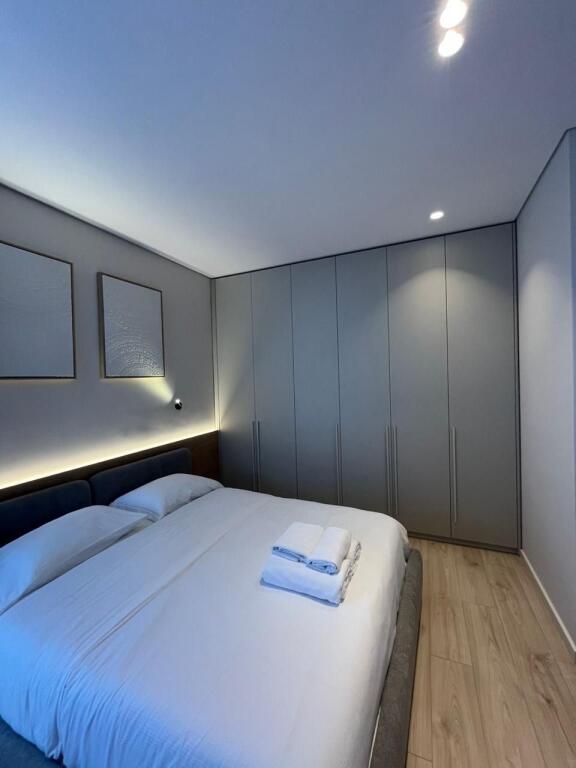 Vicino a SELVISE, Liceo Partizani vendiamo: 3 appartamenti