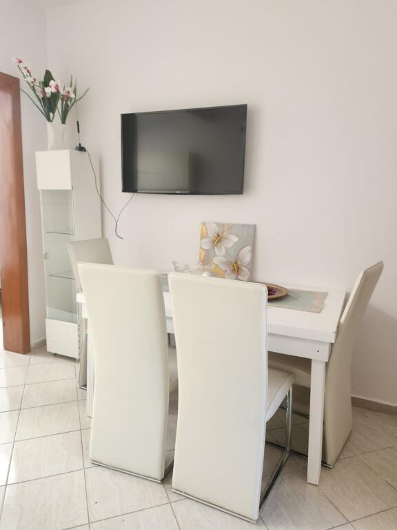 Jepet Me Qera Apartament 2+1+1 Post Parkimi