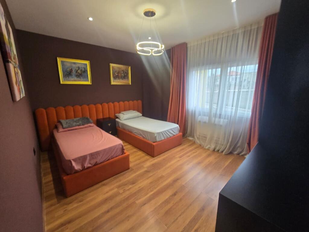 APARTAMENT 2+1+2+ POST PARKIMI | ME QIRA | LIQENI I FARKËS