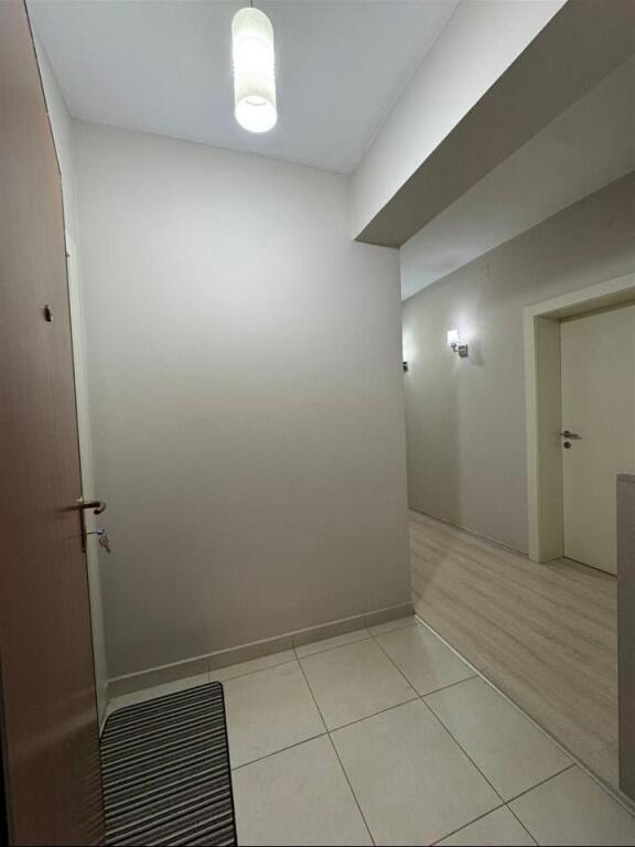 Apartament 2+1 me qera tek kryqezimi i 5 Majit