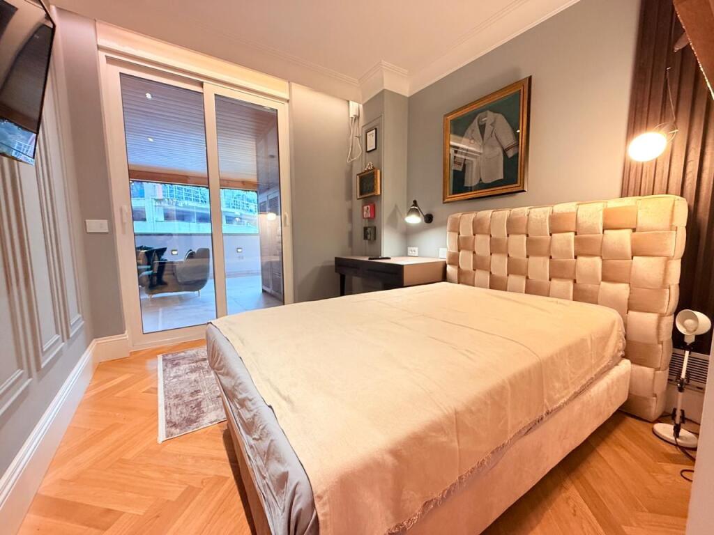 🏡 Shitet apartament modern 2+1  me verandë të madhe,pranë Kopshtit Botanik