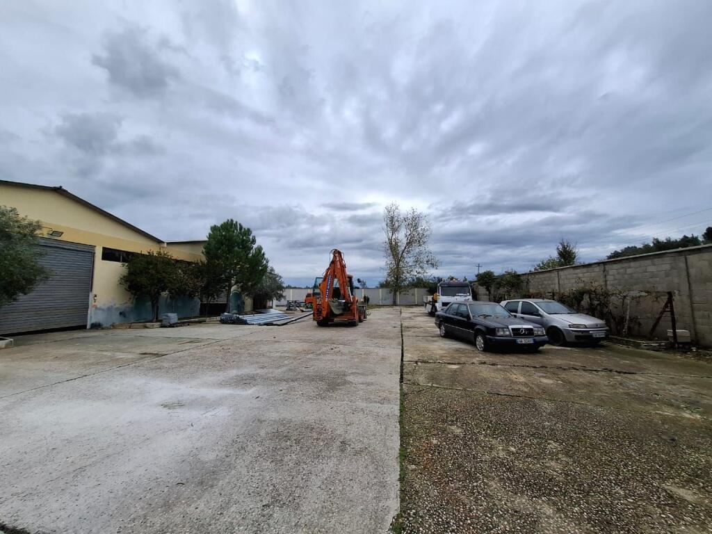 Magazinë Industriale në Shitje