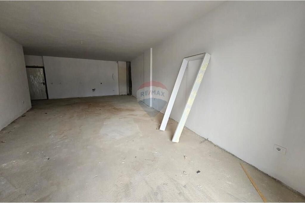 Apartament 3+1 ne shitje tek 5-Maji!