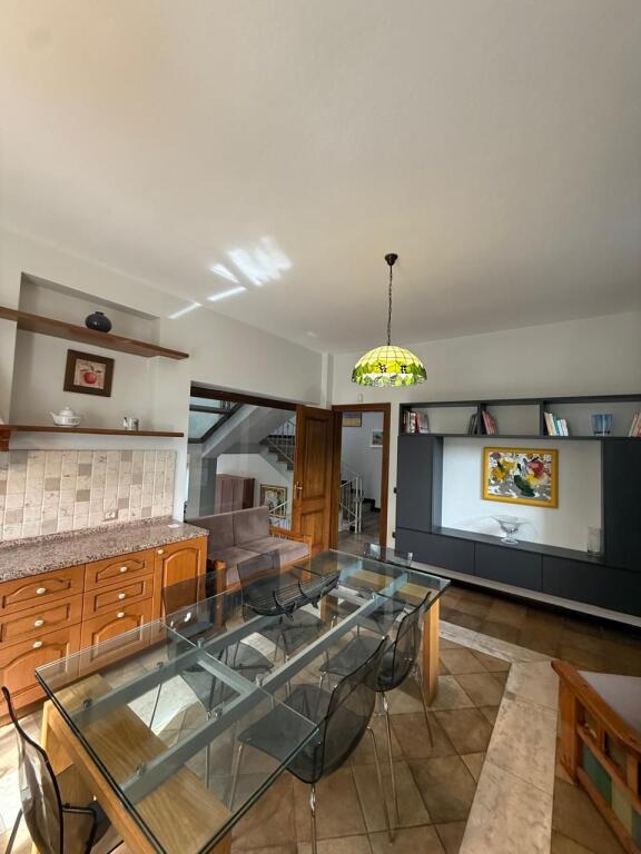 Vile 4 Kateshe per qira