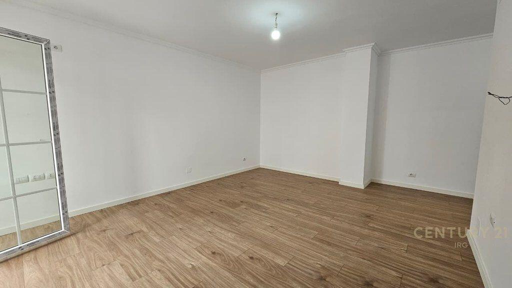 Apartament 2+1+2 per shitje tek Rruga e Bogdaneve