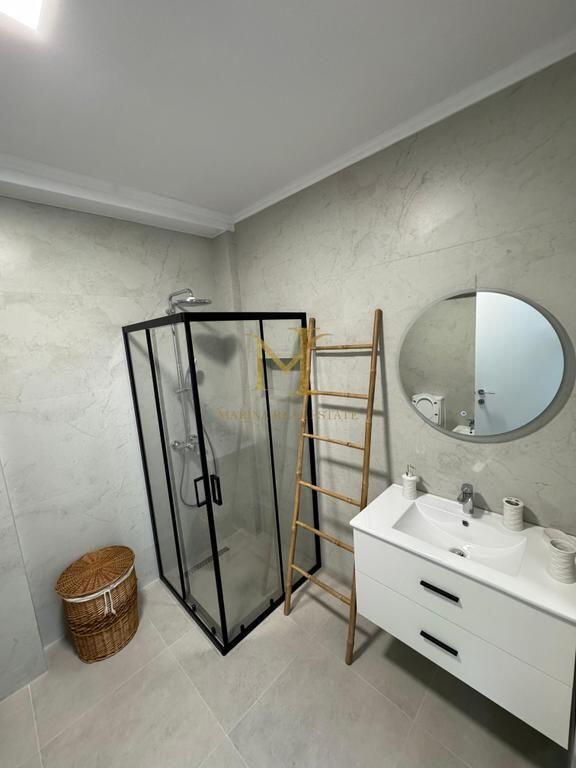 Jepet me qira apartament 3+1 +2 tualete , në Durrës, pranë stacionit të trenit.