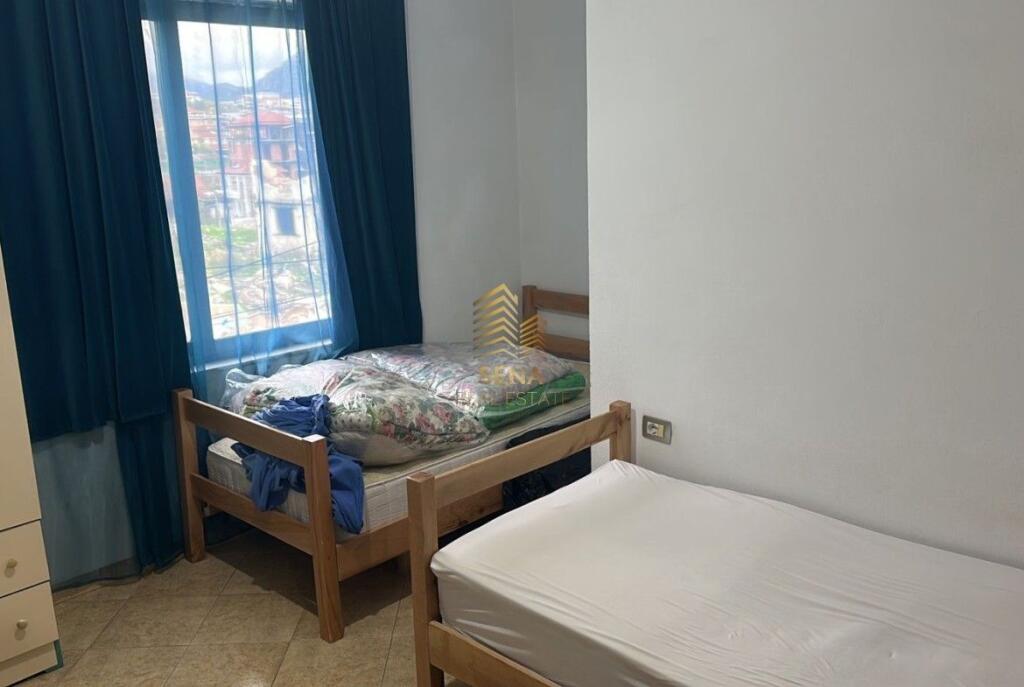 Qira, Hyrje Private 2+1, Ne fund te rruges 5 Maji, 350 Euro/muaj