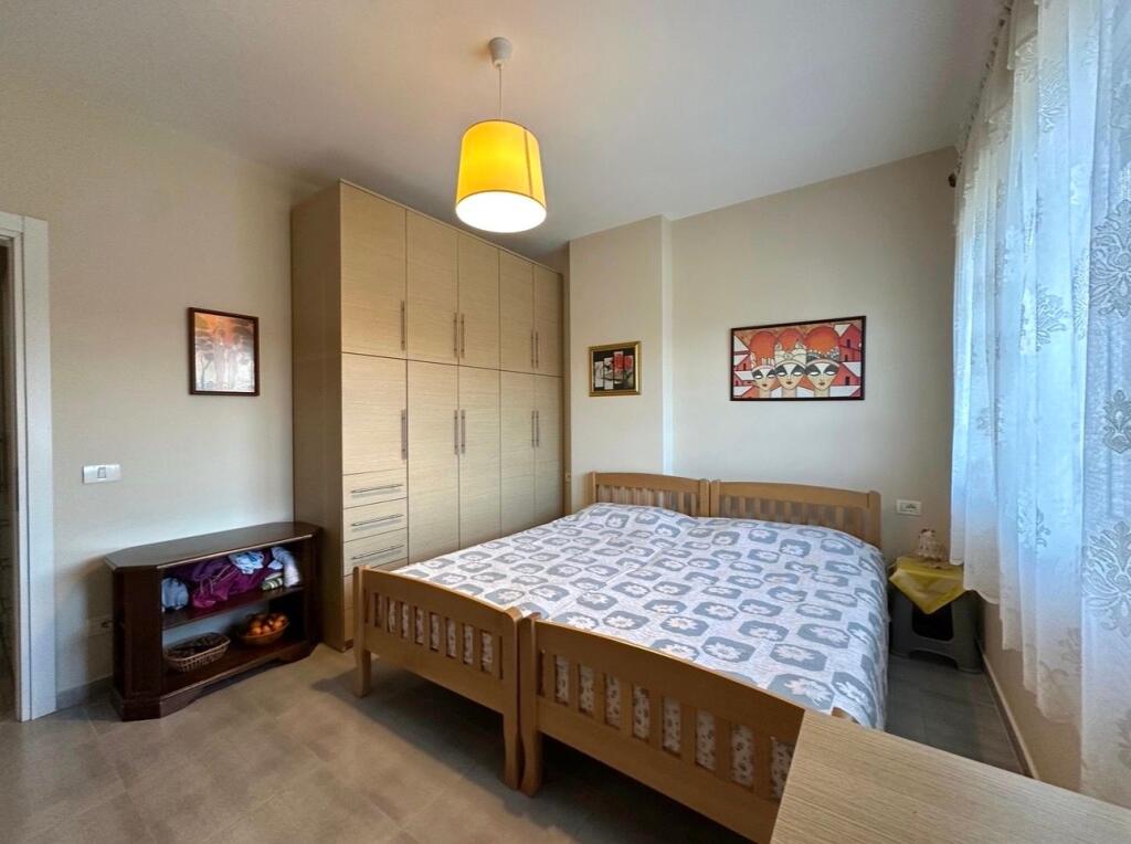 APARTAMENT 1+1 PER SHITJE TEK KOMUNA E PARISIT