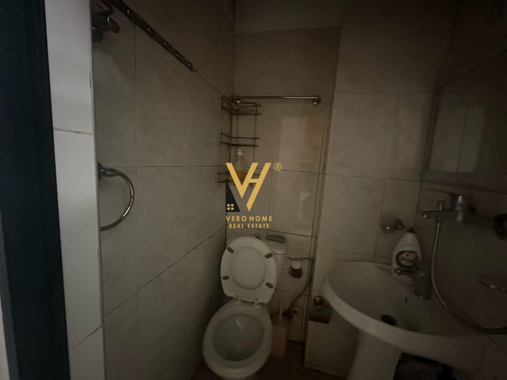 MONOLOCALE IN AFFITTO AL 21 DHJETORI 350 EURO