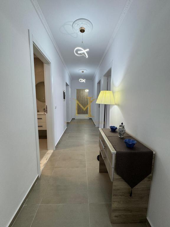 Jepet me qira apartament 3+1 +2 tualete , në Durrës, pranë stacionit të trenit.