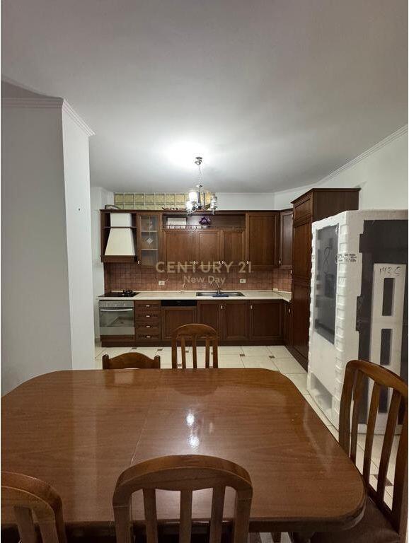 Jepet me qira Apartament 3+1+2 zona Ish-Rajoni.