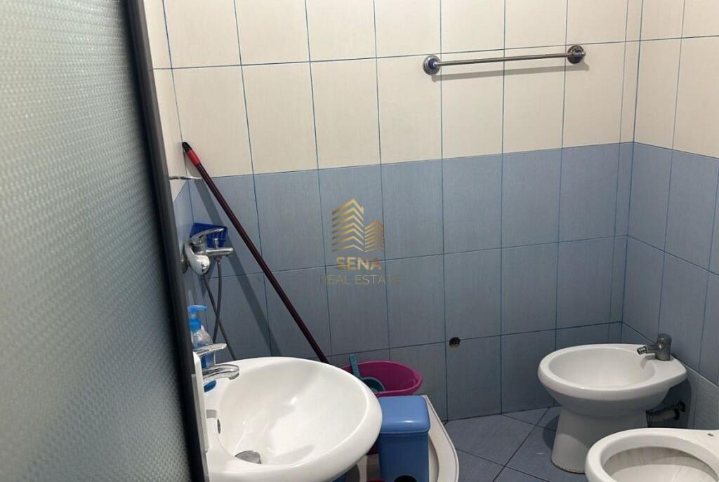 Qira, Hyrje Private 2+1, Ne fund te rruges 5 Maji, 350 Euro/muaj