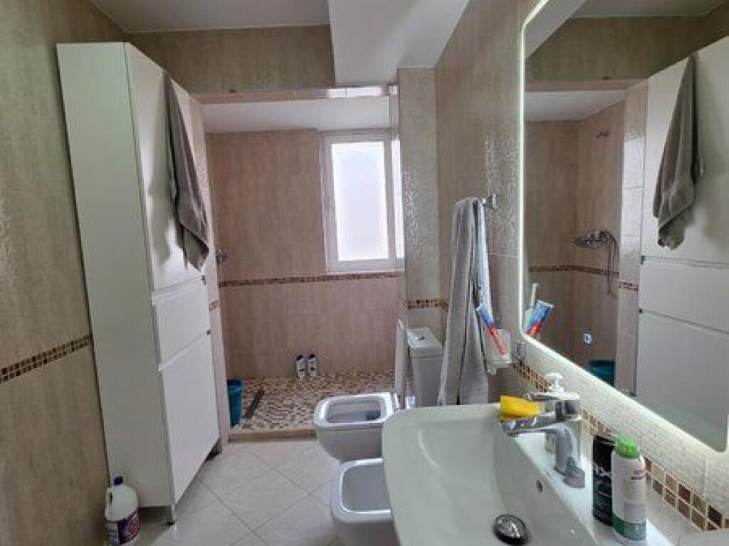 Shitet, Apartament 1+1, Oxhaku , Tiranë