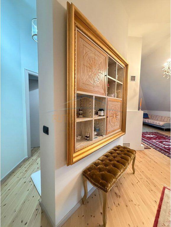 Shitet Apartament 2+1+2 , Komuna e Parisit