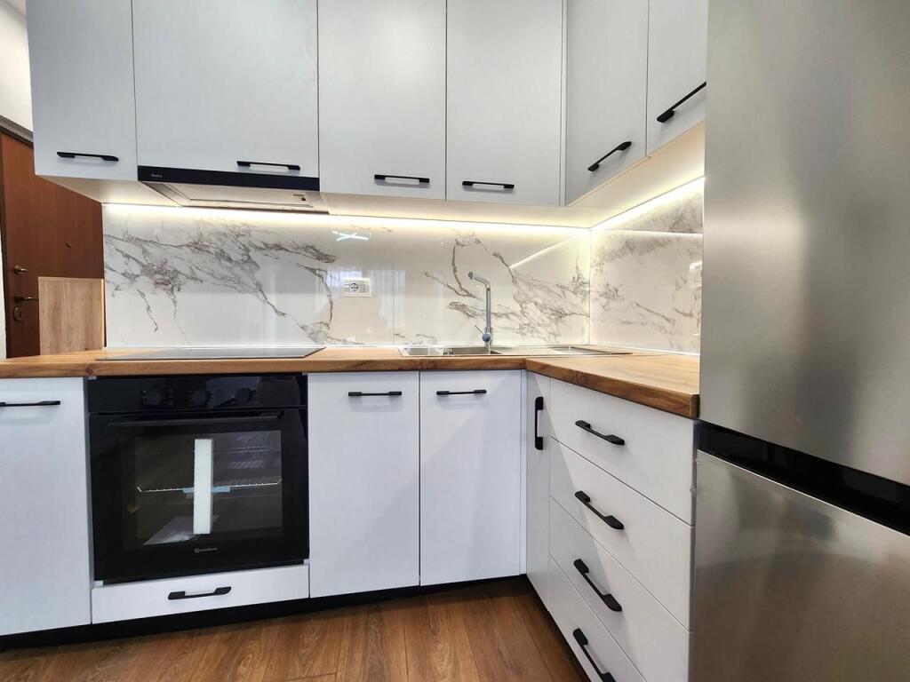 SUPER APARTAMENT NEW Hera e Pare me Qira: 2+1 &amp; Ballkon || (📍Pazari i ri Qendër - Rr.Beqir lugo) || 79.500 lekë || 100% e Re✨