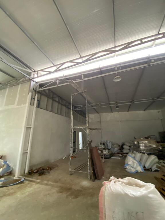 Magazine 500m2 me qera