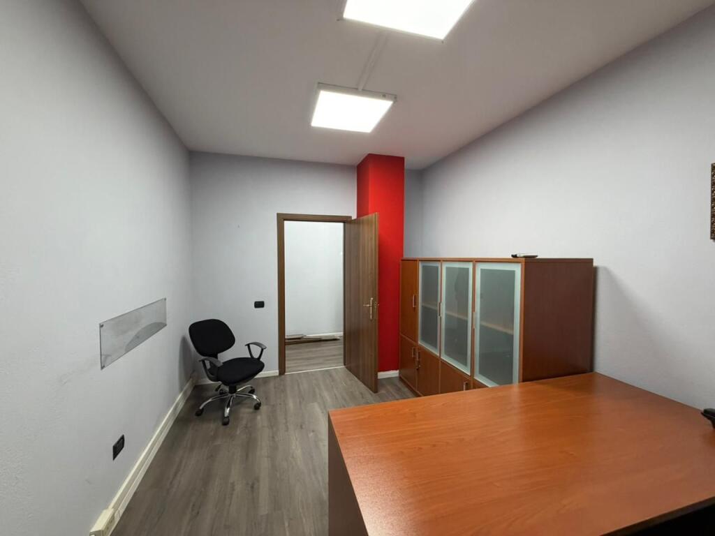 Ambient zyrash per qira tek Sky Tower ne Bllok.