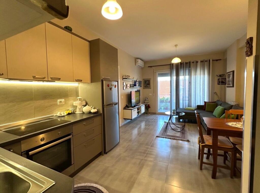 APARTAMENT 1+1 PER SHITJE TEK KOMUNA E PARISIT