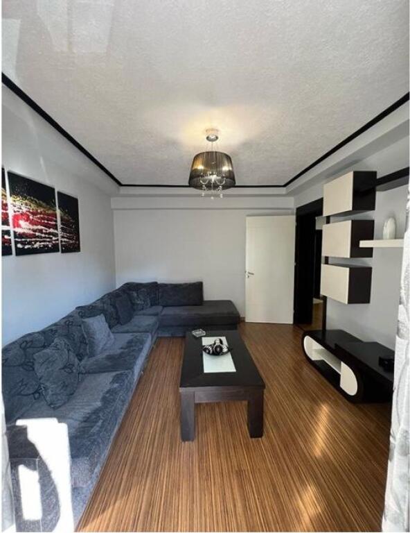 Appartamento 1+1 in Affitto Bllok, Tirana