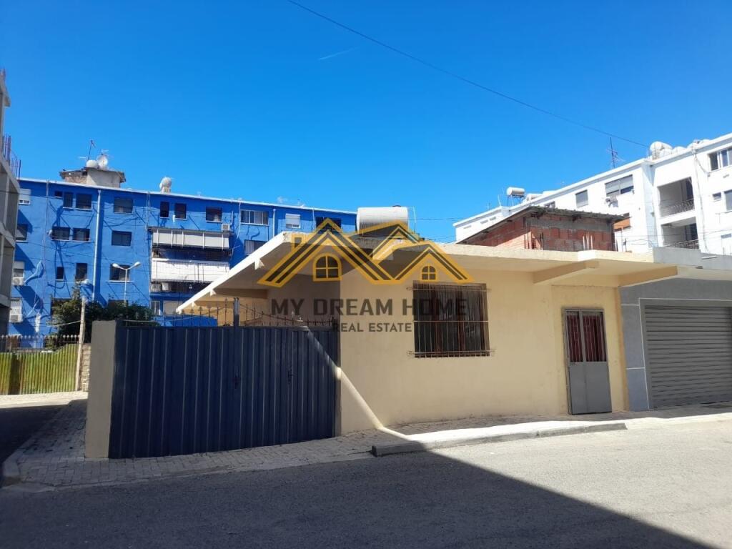 SHITET OBJEKT+TRUALL PRANE VALA PARK STADIUMI DURRES!