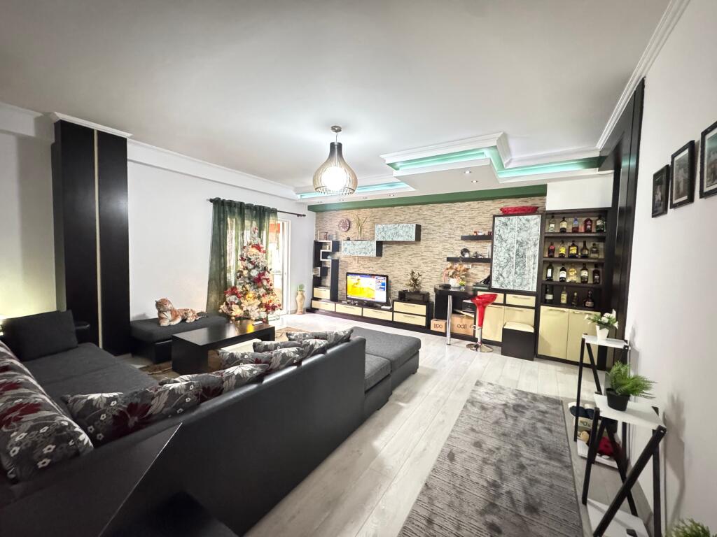 SHITET APARTAMENT 2+1 PRANE BULEVARDIT TE RI, TIRANE