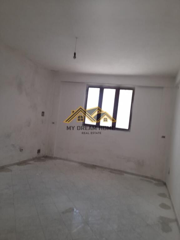 SHITET OBJEKT+TRUALL PRANE VALA PARK STADIUMI DURRES!