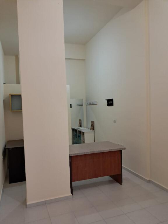 Negozio in Affitto a Lungo Termine - Cole, Vlore