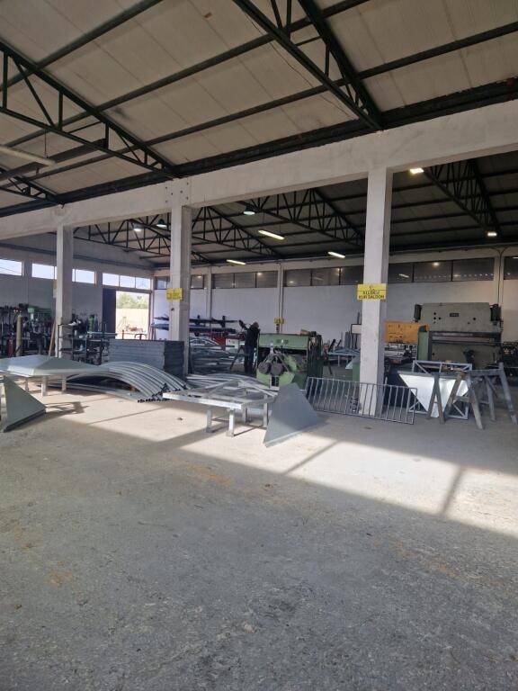 Magazinë Industriale në Shitje