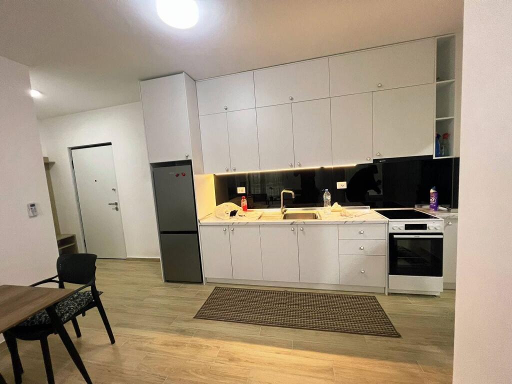 JEPET ME QERA: APARTAMENT 1 +1/ zona : TREGU ELEKTRIK