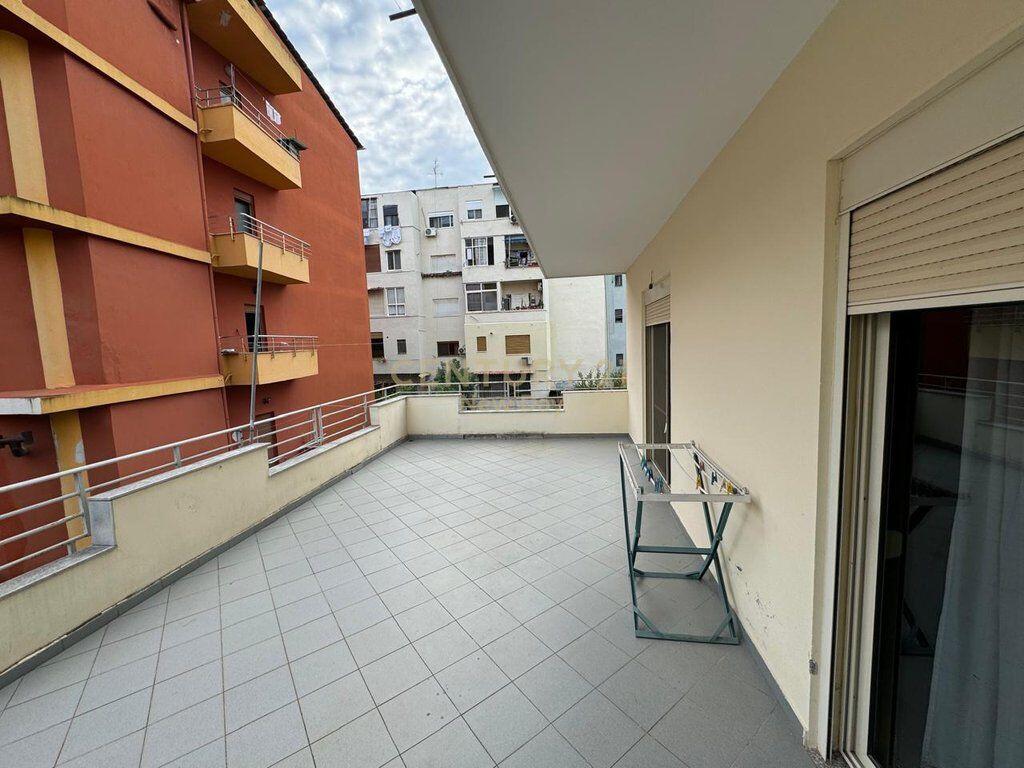 Jepet me qira Apartament 3+1+2 zona Ish-Rajoni.