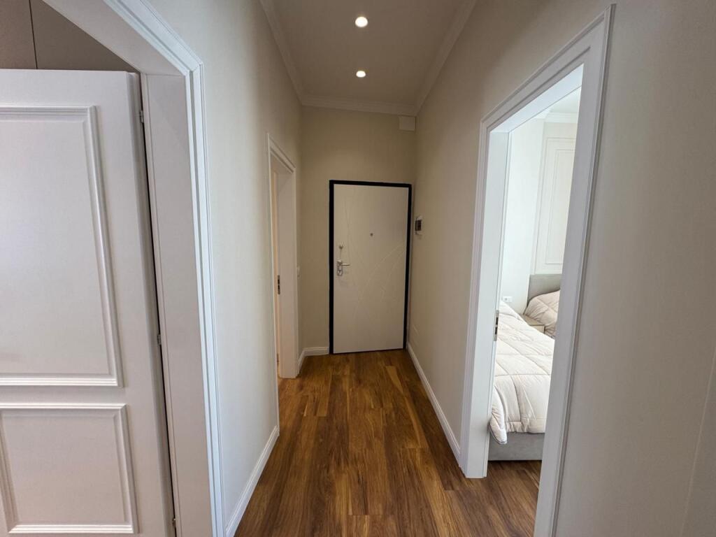 Jepet me qira apartament luksoz 2+1 në qendër të Durrësit