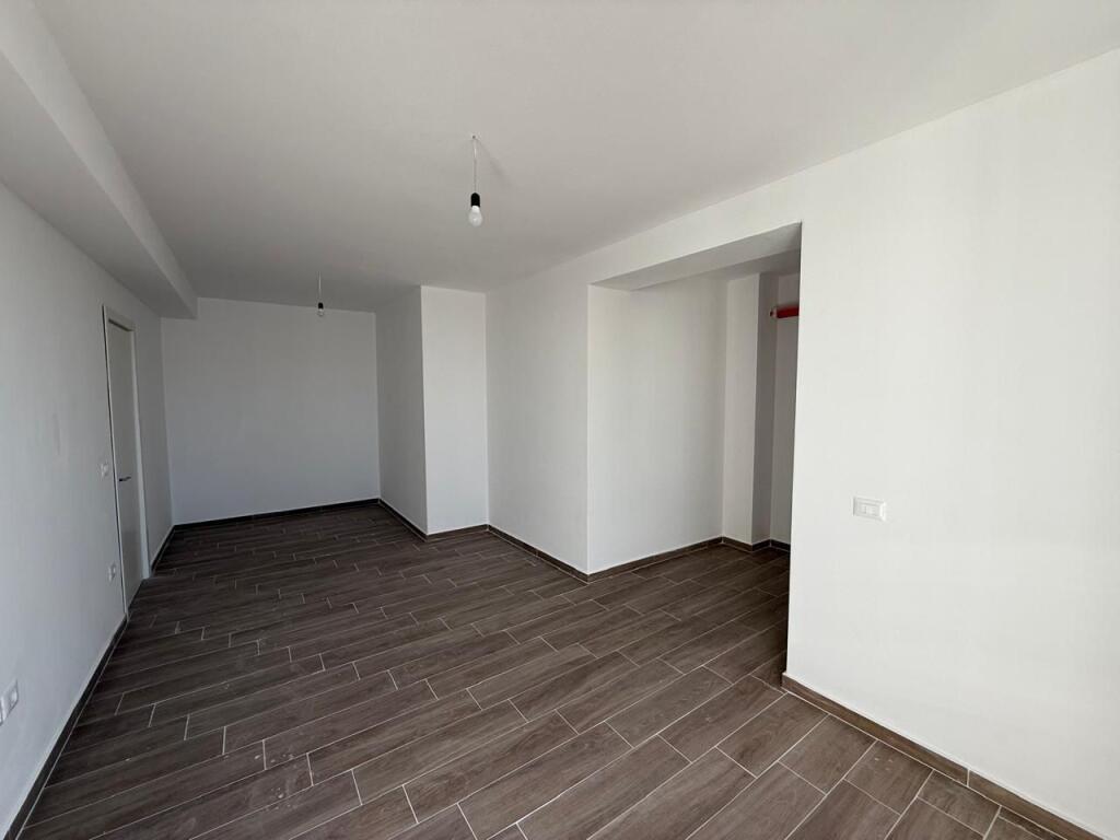 Jepet me qira apartament 1+1 te Rruga “5 Maji”