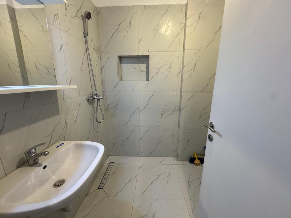 Apartament 1+1 me qera tek Fusha e Aviacionit!