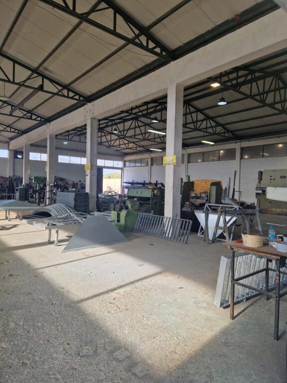 Magazinë Industriale në Shitje