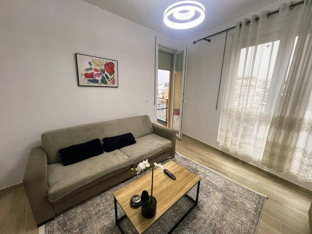 JEPET ME QERA: APARTAMENT 1 +1/ zona : TREGU ELEKTRIK