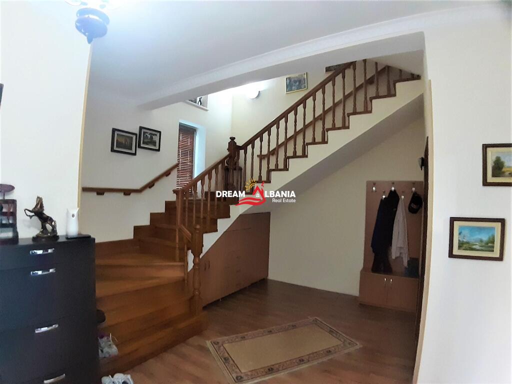 Villa con terreno in vendita nella zona di Don Bosco Tirana (ID 4151059)