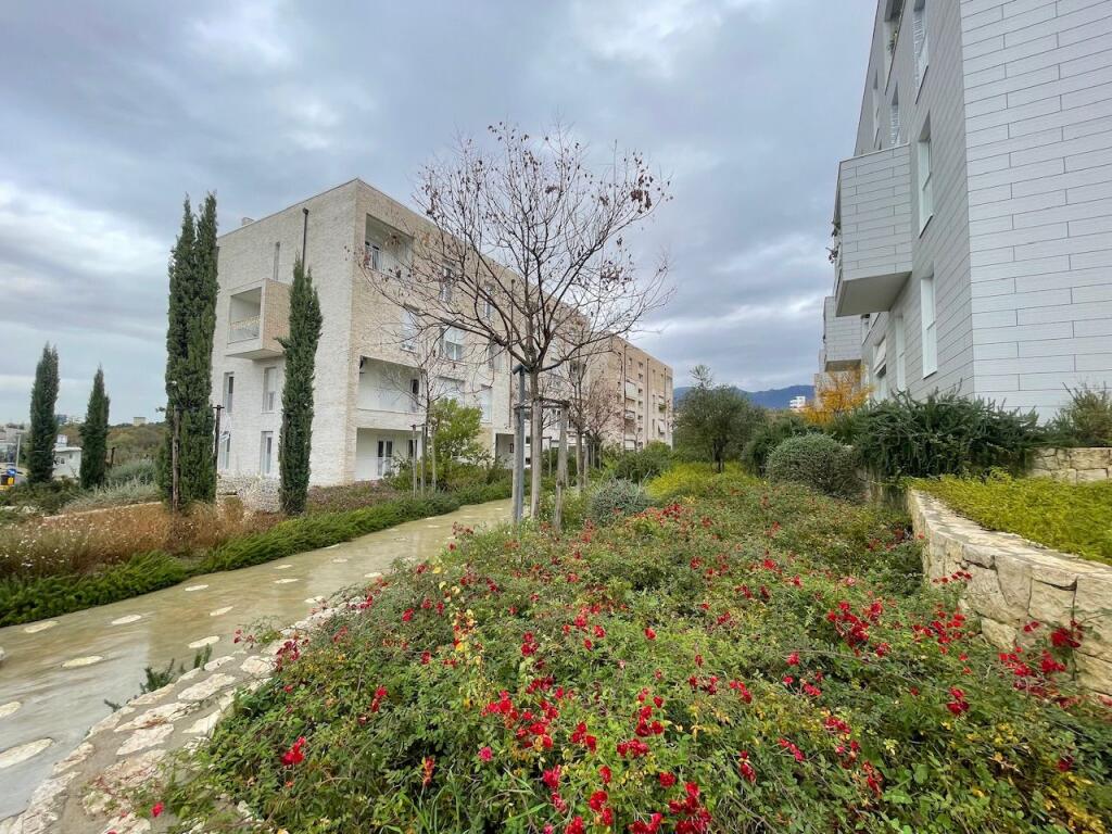 Affittasi appartamento 2+1+ posto auto in residence privato vicino al Lago Vuoto