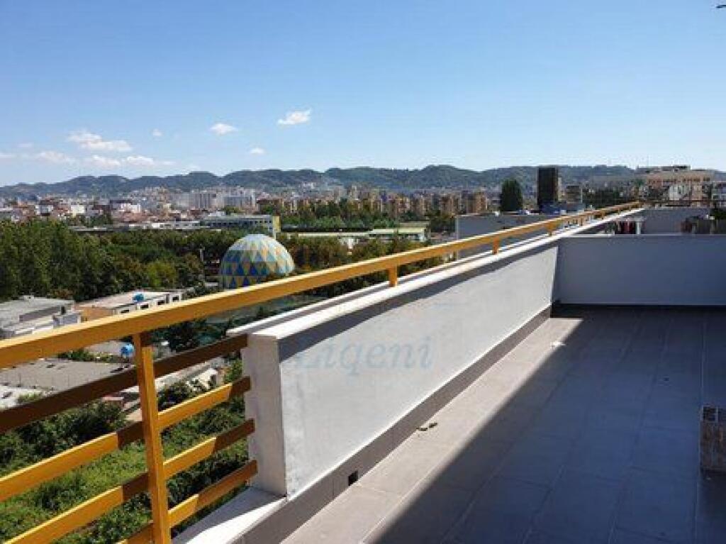 Shitet, Apartament 2+1+2, Rruga Dritan Hoxha, Tirane.