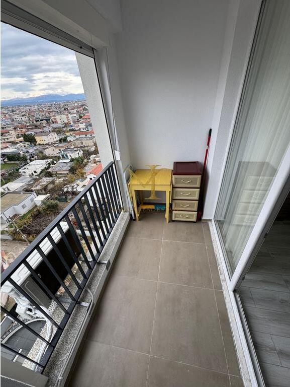 Jepet me qira apartament 3+1 +2 tualete , në Durrës, pranë stacionit të trenit.